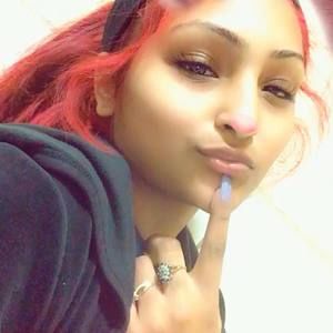 Meet your Posher, Isabel